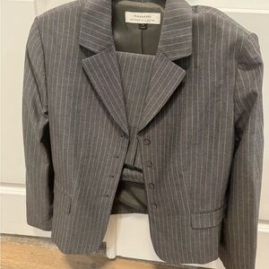 Tahari Gray Pinstripe women’s skirt Suit